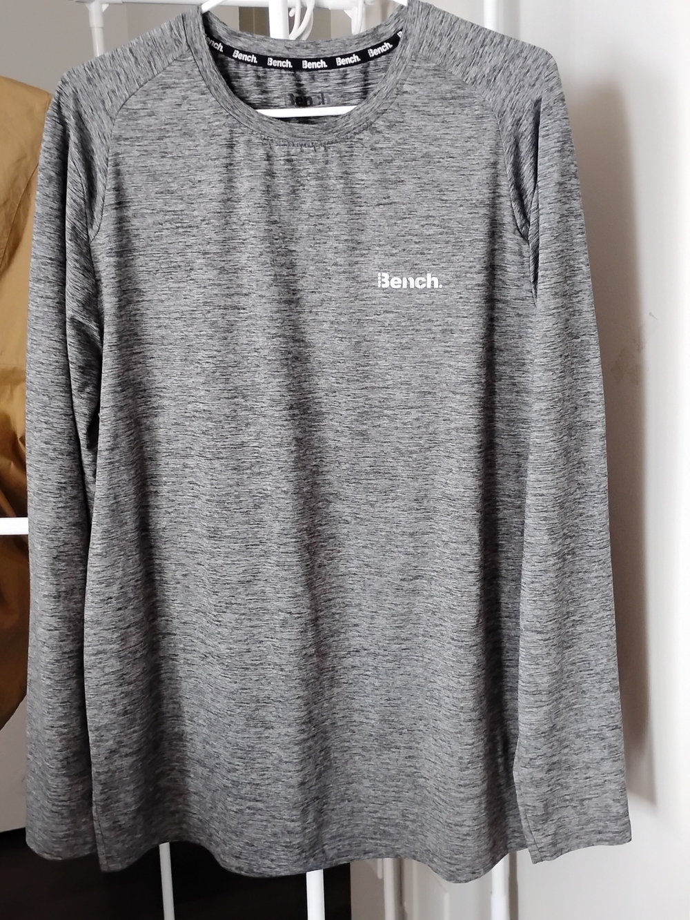 Bench Men's Grey Chest Logo Long Sleeve Breathable Athletic Crew Neck Shirt